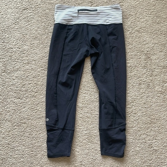 Lululemon Soul Cycle Cropped Leggings Women’s 8 Black Graphic Cycling Pants - Picture 9 of 12